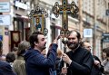 Во время крестного хода в честь дня перенесения мощей святого благоверного князя Александра Невского в Санкт-Петербурге Во время крестного хода в честь дня перенесения мощей святого благоверного князя Александра Невского в Санкт-Петербурге