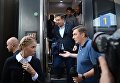 Экс-президент Грузии, бывший губернатор Одесской области Михаил Саакашвили выходит из вагона поезда на железнодорожном вокзале в польском Пшемышле Экс-президент Грузии, бывший губернатор Одесской области Михаил Саакашвили выходит из вагона поезда на железнодорожном вокзале в польском Пшемышле