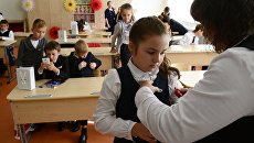Дети в школе. Архивное фото Дети в школе. Архивное фото