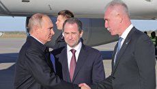 Владимир Путин, полномочный представитель президента РФ в Приволжском федеральном округе Михаил Бабич и губернатор Ульяновской области Сергей Морозов в аэропорту Ульяновска. 22 сентября 2017 Владимир Путин, полномочный представитель президента РФ в Приволжском федеральном округе Михаил Бабич и губернатор Ульяновской области Сергей Морозов в аэропорту Ульяновска. 22 сентября 2017