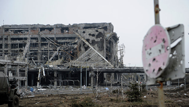 Разрушенный в результате боевых действий аэропорт города Донецка. Архивное фото