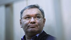 Генеральный директор авиакомпании ВИМ-Авиа Александр Кочнев, подозреваемый в хищении денежных средств пассажиров, в Басманном суде Москвы. 29 сентября 2017 Генеральный директор авиакомпании ВИМ-Авиа Александр Кочнев, подозреваемый в хищении денежных средств пассажиров, в Басманном суде Москвы. 29 сентября 2017