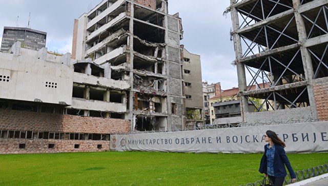 Бывшее здание Министерства обороны, разрушенное после бомбардировки НАТО 1999 года в Белграде. Архивное фото Бывшее здание Министерства обороны, разрушенное после бомбардировки НАТО 1999 года в Белграде. Архивное фото