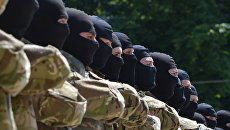 Бойцы батальона “Азов” принимают присягу на верность Украине на Софийской площади в Киеве Бойцы батальона “Азов” принимают присягу на верность Украине на Софийской площади в Киеве