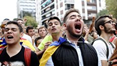 Участники забастовки в поддержку референдума о независимости Каталонии в Барселоне. 3 октября 2017 Участники забастовки в поддержку референдума о независимости Каталонии в Барселоне. 3 октября 2017