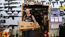 Магазин оружия в штате Колорадо. Архивное фото Магазин оружия в штате Колорадо. Архивное фото