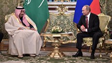 Президент РФ Владимир Путин и король Саудовской Аравии Сальман Бен Абдель Азиз Аль Сауд во время встречи. 5 октября 2017 Президент РФ Владимир Путин и король Саудовской Аравии Сальман Бен Абдель Азиз Аль Сауд во время встречи. 5 октября 2017