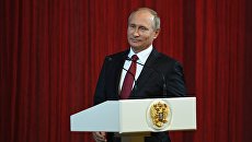 Владимир Путин на праздничном концерте в Государственном Кремлевском дворце по случаю Дня учителя. 5 октября 2017 Владимир Путин на праздничном концерте в Государственном Кремлевском дворце по случаю Дня учителя. 5 октября 2017