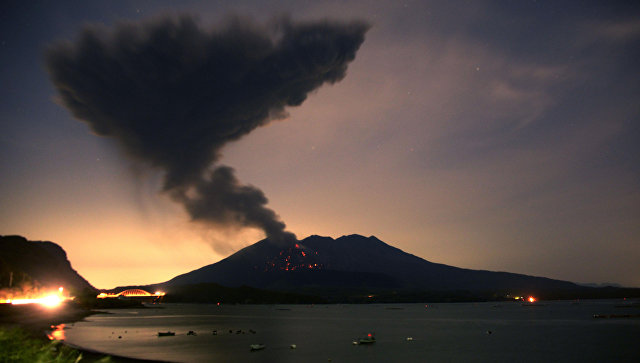 Извержение вулкана Симмоэ грозит убить Японию