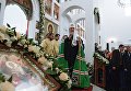 Патриарх Московский и всея Руси Кирилл во время служения чина Великого освящения храма преподобного Сергия Радонежского на Ходынском поле Патриарх Московский и всея Руси Кирилл во время служения чина Великого освящения храма преподобного Сергия Радонежского на Ходынском поле
