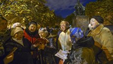 Противники фильма Матильды режиссера Алексея Учителя во время молельного стояния перед началом премьерного показа кинофильма в Мариинскогом театре Санкт-Петербурга. 23 октября 2017 Противники фильма Матильды режиссера Алексея Учителя во время молельного стояния перед началом премьерного показа кинофильма в Мариинскогом театре Санкт-Петербурга. 23 октября 2017