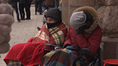 Отстоять, чтобы перепродать: о трудностях будней в очереди за iPhone Отстоять, чтобы перепродать: о трудностях будней в очереди за iPhone