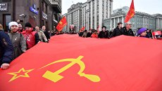 Участники митинга и шествия КПРФ. Архивное фото Участники митинга и шествия КПРФ. Архивное фото