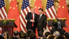Президент США Дональд Трамп и председатель Китая Си Цзиньпин в Большом зале народа в Пекине. 9 ноября 2017 года Президент США Дональд Трамп и председатель Китая Си Цзиньпин в Большом зале народа в Пекине. 9 ноября 2017 года
