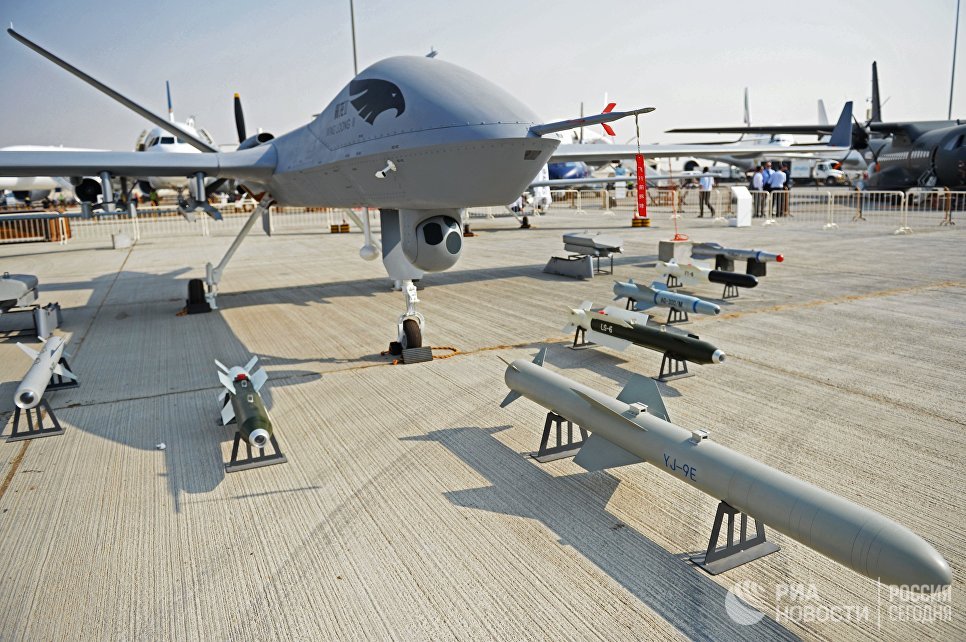 Разведывательно-ударный беспилотный летательный аппарат КНР Wing Loong-2 на Международной авиационно-космической выставке Dubai Airshow 2017 Разведывательно-ударный беспилотный летательный аппарат КНР Wing Loong-2 на Международной авиационно-космической выставке Dubai Airshow 2017