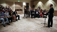 Премьер-министр РФ Дмитрий Медведев на пресс-конференции по итогам саммита АСЕАН и ВАС. 14 ноября 2017 Премьер-министр РФ Дмитрий Медведев на пресс-конференции по итогам саммита АСЕАН и ВАС. 14 ноября 2017