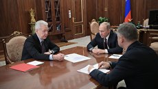 Президент РФ Владимир Путин проводит рабочую встречу с мэром Москвы Сергеем Собяниным и президентом ОАО Российские железные дороги Олегом Белозеровым. 15 ноября 2017 Президент РФ Владимир Путин проводит рабочую встречу с мэром Москвы Сергеем Собяниным и президентом ОАО Российские железные дороги Олегом Белозеровым. 15 ноября 2017