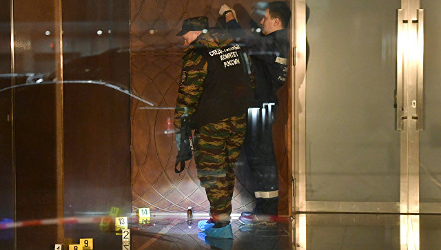 Сотрудники правоохранительных органов на месте драки со стрельбой в районе комплекса Москва-сити