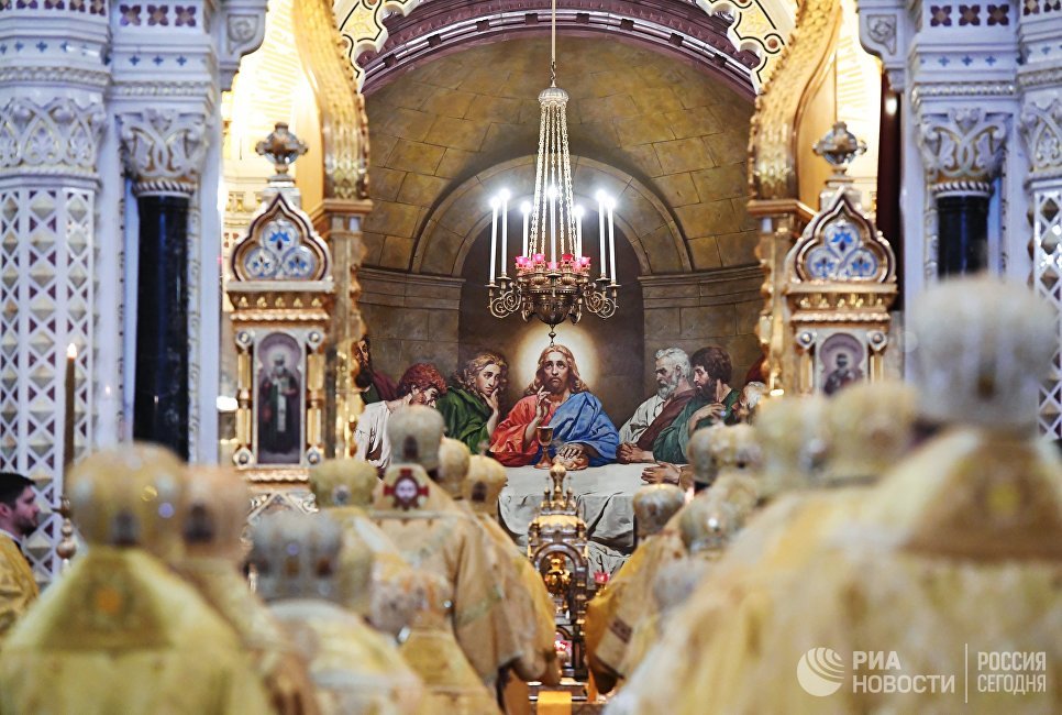 Литургия в храме Христа Спасителя Литургия в храме Христа Спасителя