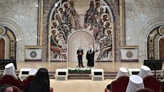 Президент РФ Владимир Путин и патриарх Московский и всея Руси Кирилл на заседании Архиерейского собора Русской православной церкви. 1 декабря 2017 Президент РФ Владимир Путин и патриарх Московский и всея Руси Кирилл на заседании Архиерейского собора Русской православной церкви. 1 декабря 2017