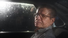 Экс-министр экономического развития Алексей Улюкаев у Замоскворецкого суда после слушаний по его делу. 4 декабря 2017 Экс-министр экономического развития Алексей Улюкаев у Замоскворецкого суда после слушаний по его делу. 4 декабря 2017