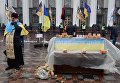 Сторонники Михаила Саакашвили у здания Верховной Рады Украины в Киеве. 6 декабря 2017 Сторонники Михаила Саакашвили у здания Верховной Рады Украины в Киеве. 6 декабря 2017