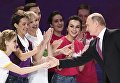 Президент РФ Владимир Путин на церемонии вручения премии Доброволец России - 2017 Президент РФ Владимир Путин на церемонии вручения премии Доброволец России - 2017
