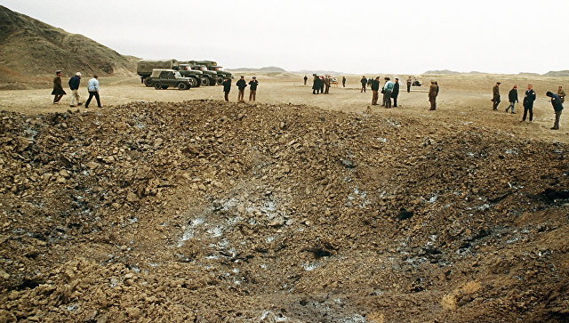 Воронка на месте взрыва ракет согласно договору РМСД. Архивное фото