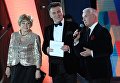 Телеведущие Ангелина Вовк, Владимир Березин и президент Российского танцевального союза, вице-президент Всемирной Федерации спортивных танцев Станислав Попов (справа) на вечере, посвященном 60-летию танцевального спорта в России, в Малом зале Государственного Кремлевского дворца Телеведущие Ангелина Вовк, Владимир Березин и президент Российского танцевального союза, вице-президент Всемирной Федерации спортивных танцев Станислав Попов (справа) на вечере, посвященном 60-летию танцевального спорта в России, в Малом зале Государственного Кремлевского дворца