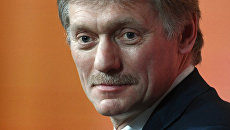 Дмитрий Песков во время ежегодной большой пресс-конференции президента РФ Владимира Путина Дмитрий Песков во время ежегодной большой пресс-конференции президента РФ Владимира Путина