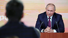 Президент РФ Владимир Путин во время большой ежегодной пресс-конференции Президент РФ Владимир Путин во время большой ежегодной пресс-конференции
