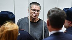 Алексей Улюкаев после оглашения приговора в Замоскворецком суде. Архивное фото Алексей Улюкаев после оглашения приговора в Замоскворецком суде. Архивное фото