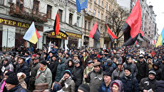 Участники митинга сторонников Михаила Саакашвили в центре Киева за принятие закона об импичменте украинского президента Петра Порошенко. 17 декабря 2017 Участники митинга сторонников Михаила Саакашвили в центре Киева за принятие закона об импичменте украинского президента Петра Порошенко. 17 декабря 2017