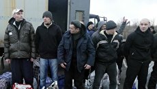 Украинские пленные во время обмена пленными между ЛНР и ДНР и Киевом между поселками Майорск и Горловка. 27 декабря 2017 Украинские пленные во время обмена пленными между ЛНР и ДНР и Киевом между поселками Майорск и Горловка. 27 декабря 2017