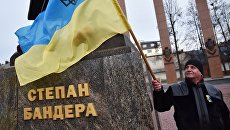 Участник марша националистов, приуроченного к 109-й годовщине со дня рождения Степана Бандеры, во Львове. 1 января 2018 Участник марша националистов, приуроченного к 109-й годовщине со дня рождения Степана Бандеры, во Львове. 1 января 2018
