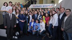 Президент РФ Владимир Путин во время встречи с волонтерами в своем предвыборном штабе в Гостином дворе в Москве. 10 января 2018 Президент РФ Владимир Путин во время встречи с волонтерами в своем предвыборном штабе в Гостином дворе в Москве. 10 января 2018