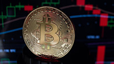 Сувенирные монеты с логотипами криптовалюты биткоин. Архивное фото Сувенирные монеты с логотипами криптовалюты биткоин. Архивное фото