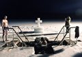Верующие во время традиционного праздничного купания в Крещенский сочельник на территории Валдайского Иверского Святоозерского Богородицкого мужского монастыря в Новгородской области Верующие во время традиционного праздничного купания в Крещенский сочельник на территории Валдайского Иверского Святоозерского Богородицкого мужского монастыря в Новгородской области