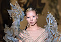 Показ коллекции Iris Van Herpen в рамках Недели высокой моды в Париже Показ коллекции Iris Van Herpen в рамках Недели высокой моды в Париже