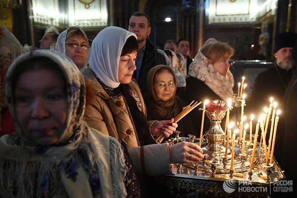 Верующие во время богослужения в день открытия XXVI Международных Рождественских чтений в кафедральном соборном Храме Христа Спасителя в Москве Верующие во время богослужения в день открытия XXVI Международных Рождественских чтений в кафедральном соборном Храме Христа Спасителя в Москве