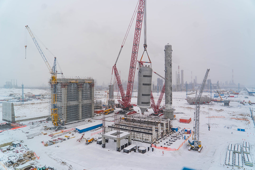 Омск установка. УЗК Омский НПЗ. Омск нефтеперерабатывающий завод стройка. УЗК нефтепереработка. Омский НПЗ стройка.