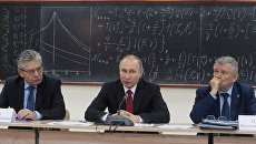 Президент РФ Владимир Путин во время встречи с учеными Сибирского отделения Российской академии наук в Новосибирске. 8 февраля 2018 Президент РФ Владимир Путин во время встречи с учеными Сибирского отделения Российской академии наук в Новосибирске. 8 февраля 2018