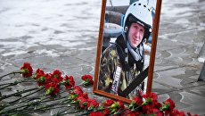 Портрет погибшего в Сирии летчика Романа Филипова. Архивное фото Портрет погибшего в Сирии летчика Романа Филипова. Архивное фото