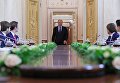 Президент РФ Владимир Путин перед началом встречи с финалистами Всероссийского конкурса управленцев Лидеры России. 12 февраля 2018 Президент РФ Владимир Путин перед началом встречи с финалистами Всероссийского конкурса управленцев Лидеры России. 12 февраля 2018