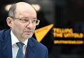 Александр Мишарин во время интервью в студии радио Sputnik на Российском инвестиционном форуме в Сочи Александр Мишарин во время интервью в студии радио Sputnik на Российском инвестиционном форуме в Сочи