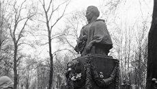 Могила Леси Украинки на Байковом кладбище. Архивное фото Могила Леси Украинки на Байковом кладбище. Архивное фото