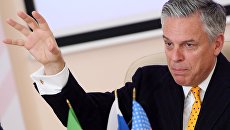 Посол США в РФ Джон Хантсман на встрече со студентами и преподавателями Казанского государственного медицинского университета. 27 февраля 2018 Посол США в РФ Джон Хантсман на встрече со студентами и преподавателями Казанского государственного медицинского университета. 27 февраля 2018