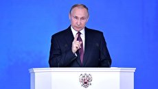 Президент РФ Владимир Путин выступает с ежегодным посланием Федеральному Собранию в ЦВЗ Манеж Президент РФ Владимир Путин выступает с ежегодным посланием Федеральному Собранию в ЦВЗ Манеж