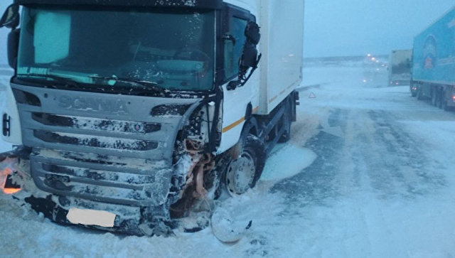 Последствия ДТП в районе 80 км автодороги Орёл-Тамбов. 1 марта 2018