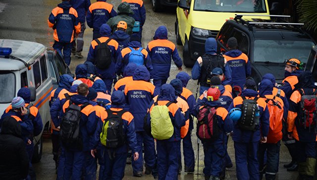 Сотрудники МЧС РФ во время поисково-спасательной операции по розыску девочки в Адлеровском районе Сочи